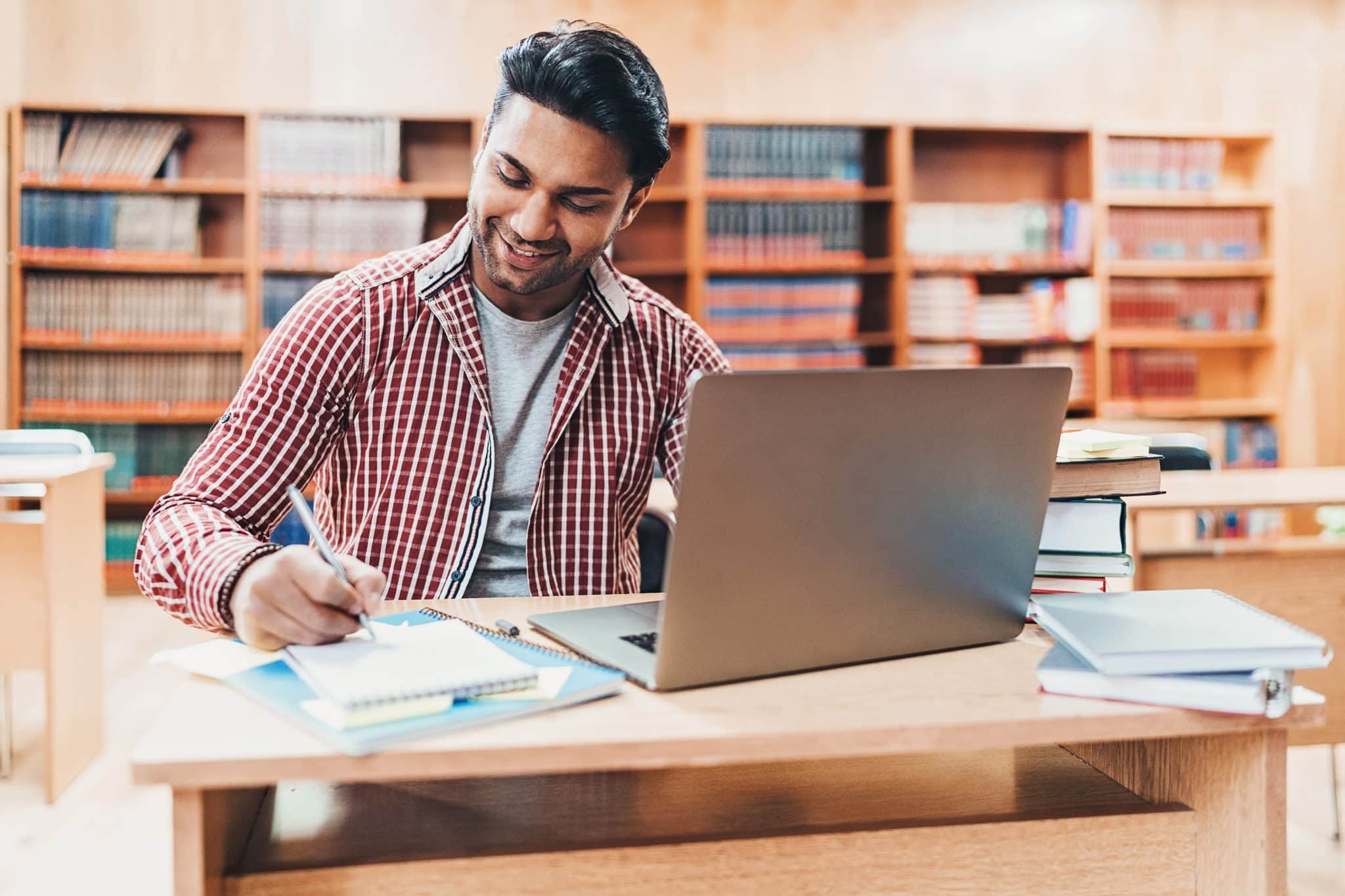 Bachelor of Information Technology Online 2048x1365 1